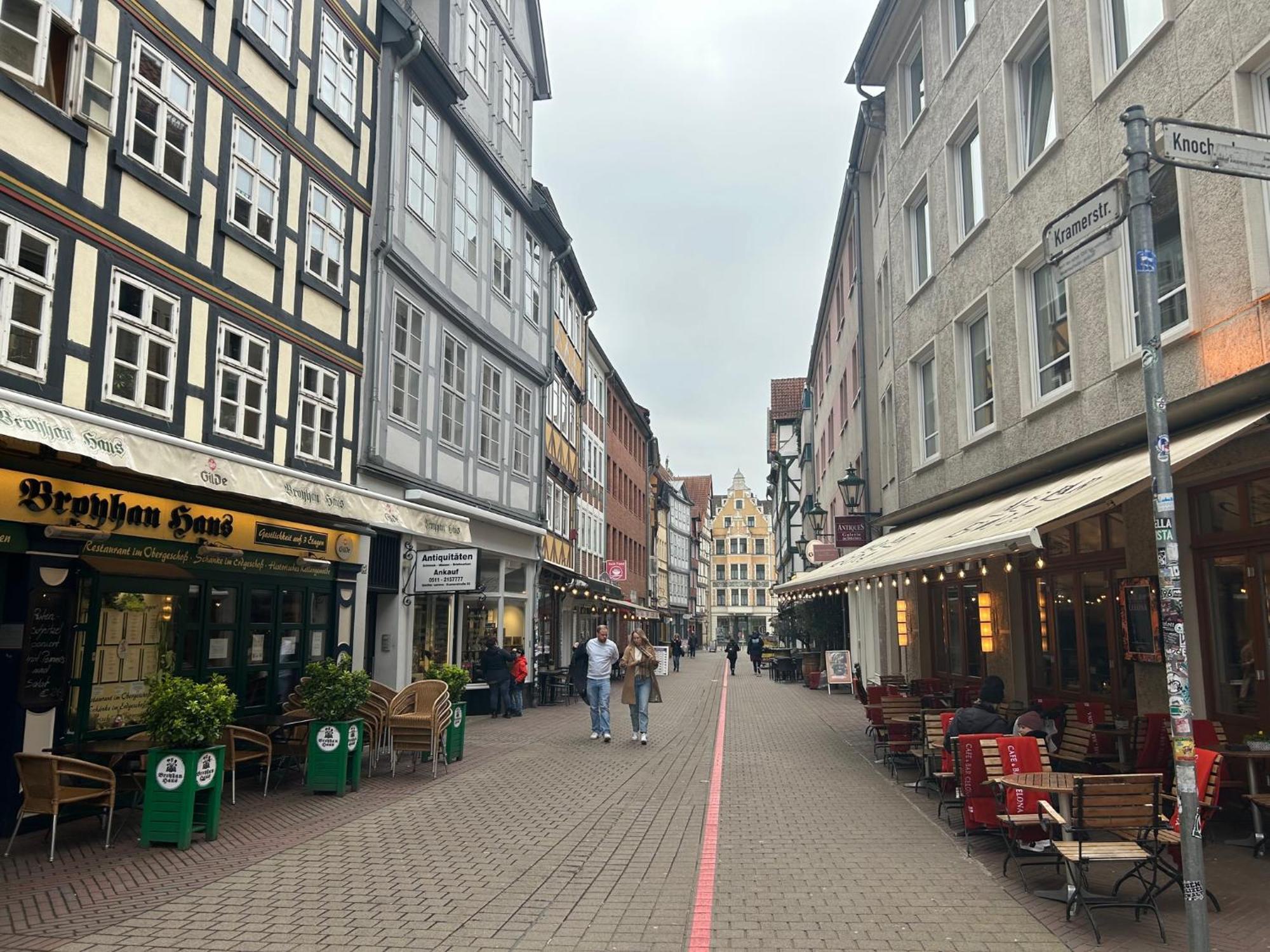Eich-Penthouse, Zentral Am Stadtwald Mit Ausblick Ueber Die Stadt, 24H Self Check-In, Netflix, Disneyplus Hannover Luaran gambar