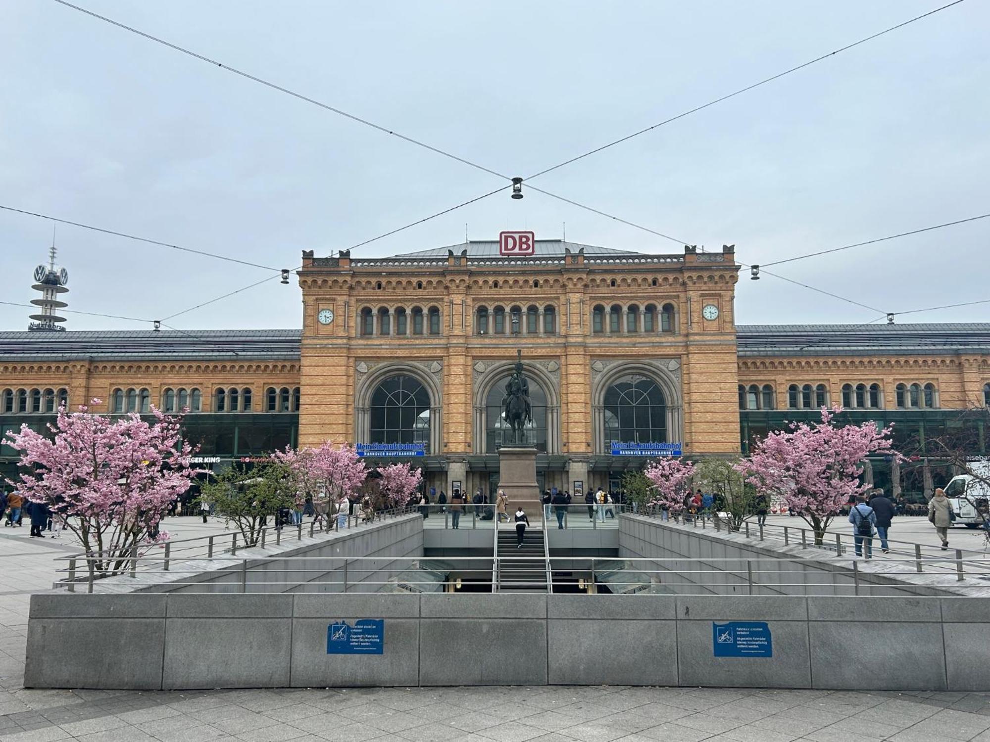 Eich-Penthouse, Zentral Am Stadtwald Mit Ausblick Ueber Die Stadt, 24H Self Check-In, Netflix, Disneyplus Hannover Luaran gambar