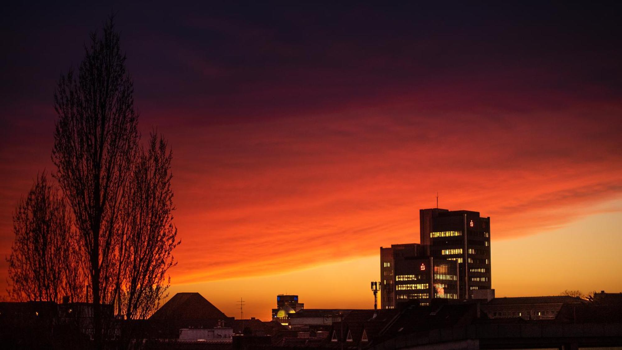 Eich-Penthouse, Zentral Am Stadtwald Mit Ausblick Ueber Die Stadt, 24H Self Check-In, Netflix, Disneyplus Hannover Luaran gambar