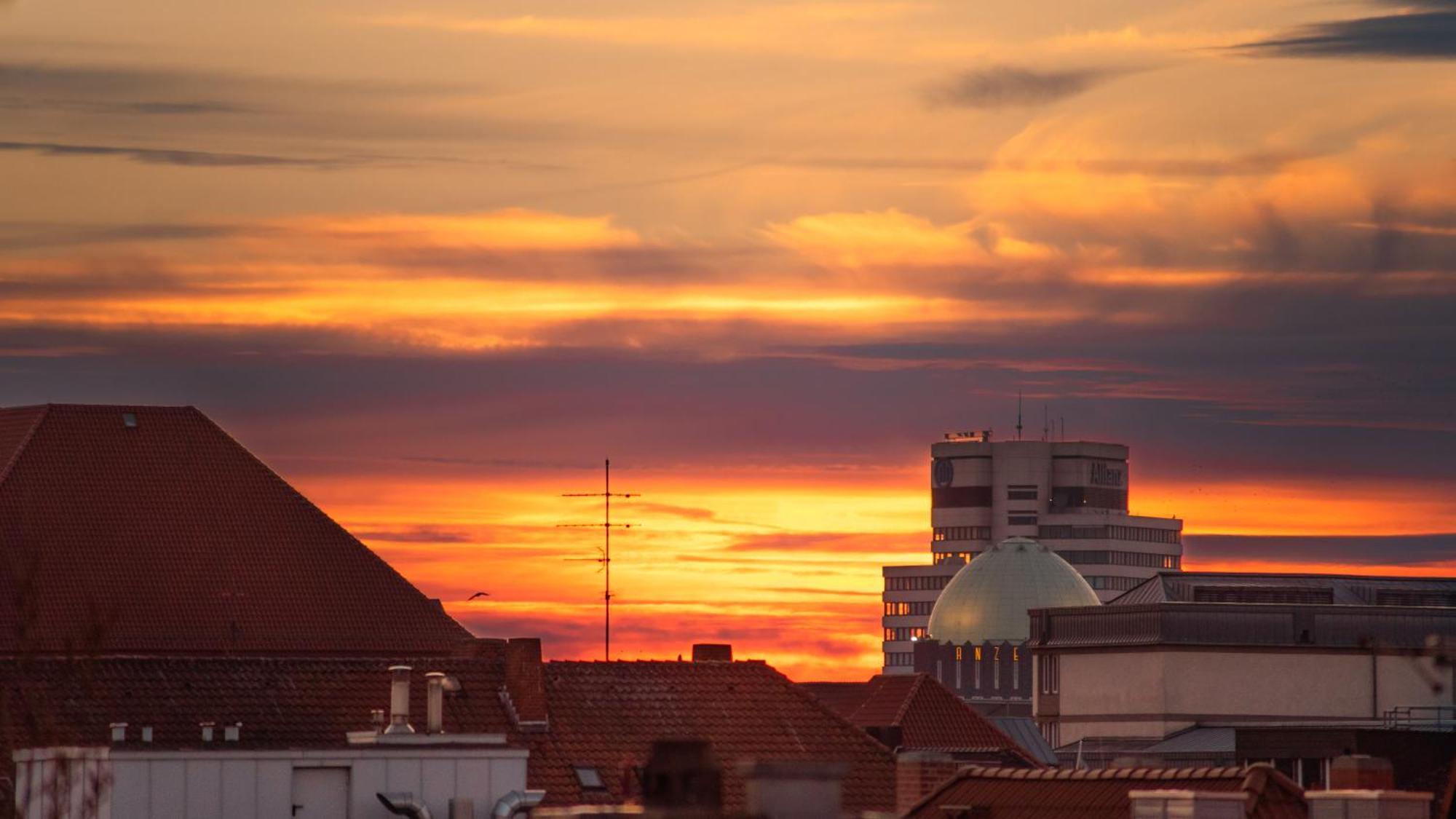 Eich-Penthouse, Zentral Am Stadtwald Mit Ausblick Ueber Die Stadt, 24H Self Check-In, Netflix, Disneyplus Hannover Luaran gambar