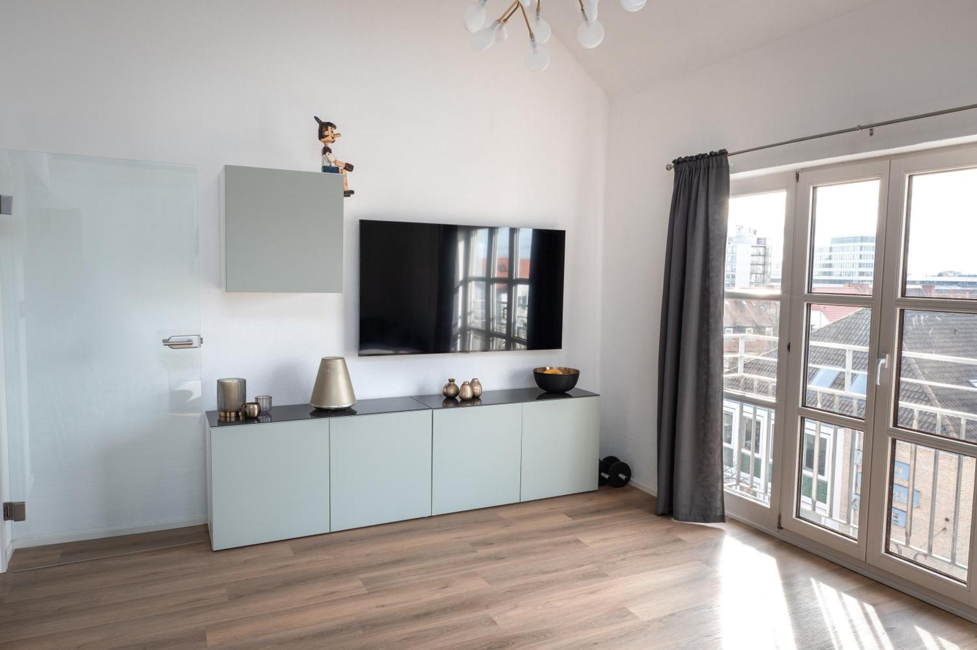 Eich-Penthouse, Zentral Am Stadtwald Mit Ausblick Ueber Die Stadt, 24H Self Check-In, Netflix, Disneyplus Hannover Luaran gambar