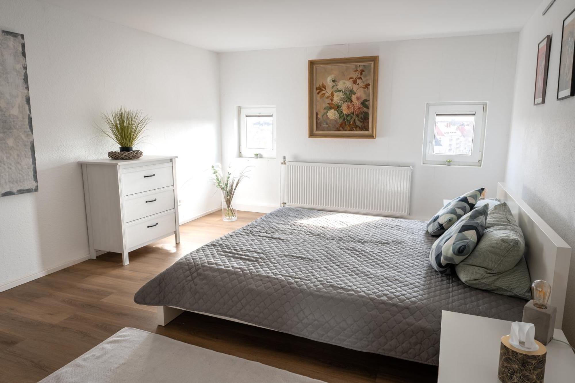 Eich-Penthouse, Zentral Am Stadtwald Mit Ausblick Ueber Die Stadt, 24H Self Check-In, Netflix, Disneyplus Hannover Luaran gambar