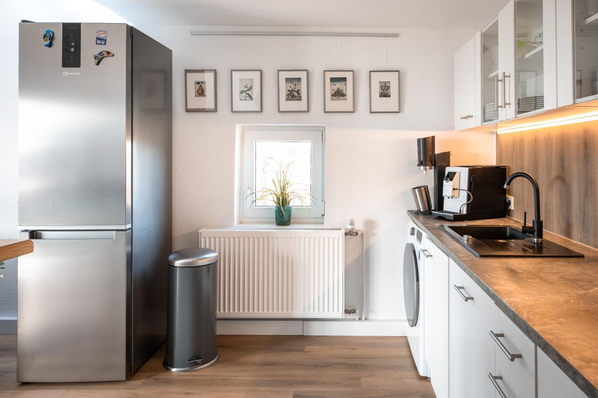 Eich-Penthouse, Zentral Am Stadtwald Mit Ausblick Ueber Die Stadt, 24H Self Check-In, Netflix, Disneyplus Hannover Luaran gambar