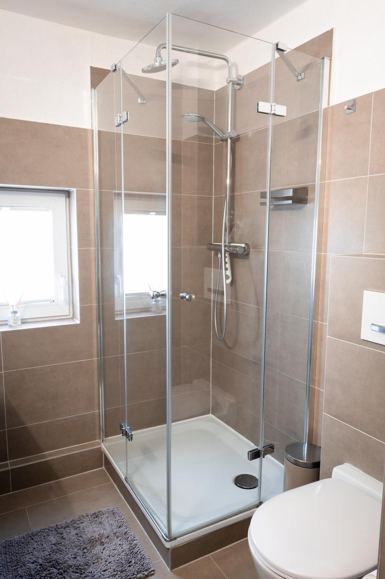 Eich-Penthouse, Zentral Am Stadtwald Mit Ausblick Ueber Die Stadt, 24H Self Check-In, Netflix, Disneyplus Hannover Luaran gambar