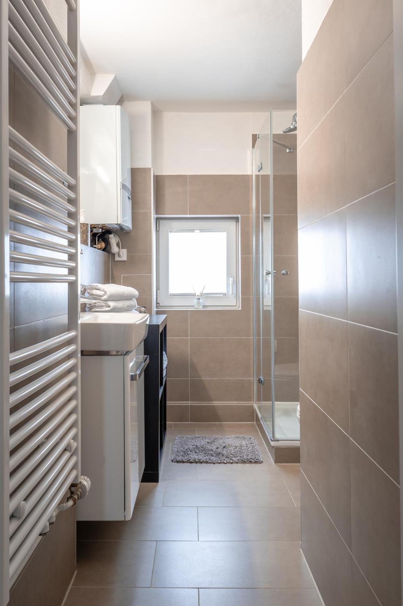 Eich-Penthouse, Zentral Am Stadtwald Mit Ausblick Ueber Die Stadt, 24H Self Check-In, Netflix, Disneyplus Hannover Luaran gambar